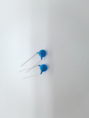 Kondensator Keamanan 2.5KVAC persegi panjang 0.1uF-10uF Y1 Untuk 50/60Hz Frekuensi -40°C~85°C Operating Temperature